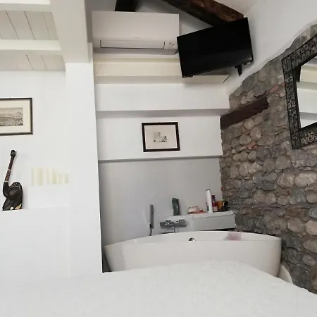 Apartment Loft In Piazza Con Soppalco