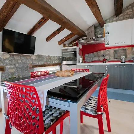 Loft In Piazza Con Soppalco