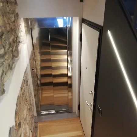 Loft In Piazza Con Soppalco