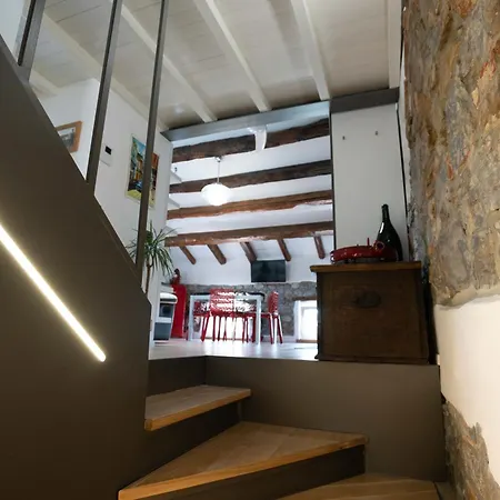 Appartamento Loft In Piazza Con Soppalco