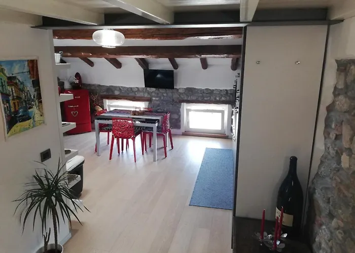 Loft In Piazza Con Soppalco Apartman